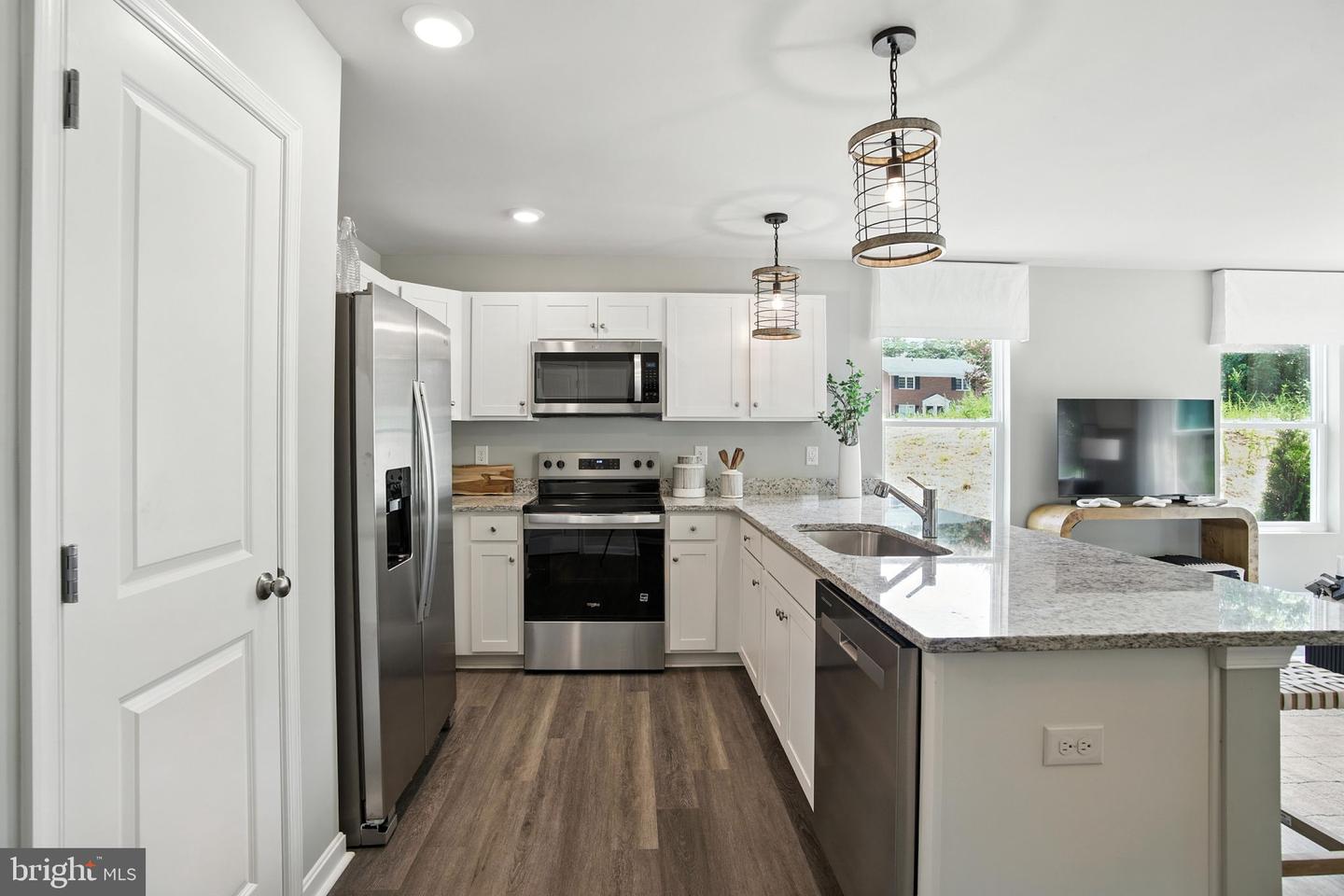 17376 Clark & York Blvd Property Photo 3