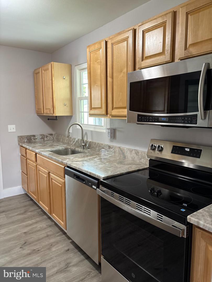 17263 New Baltimore Rd Property Photo 6