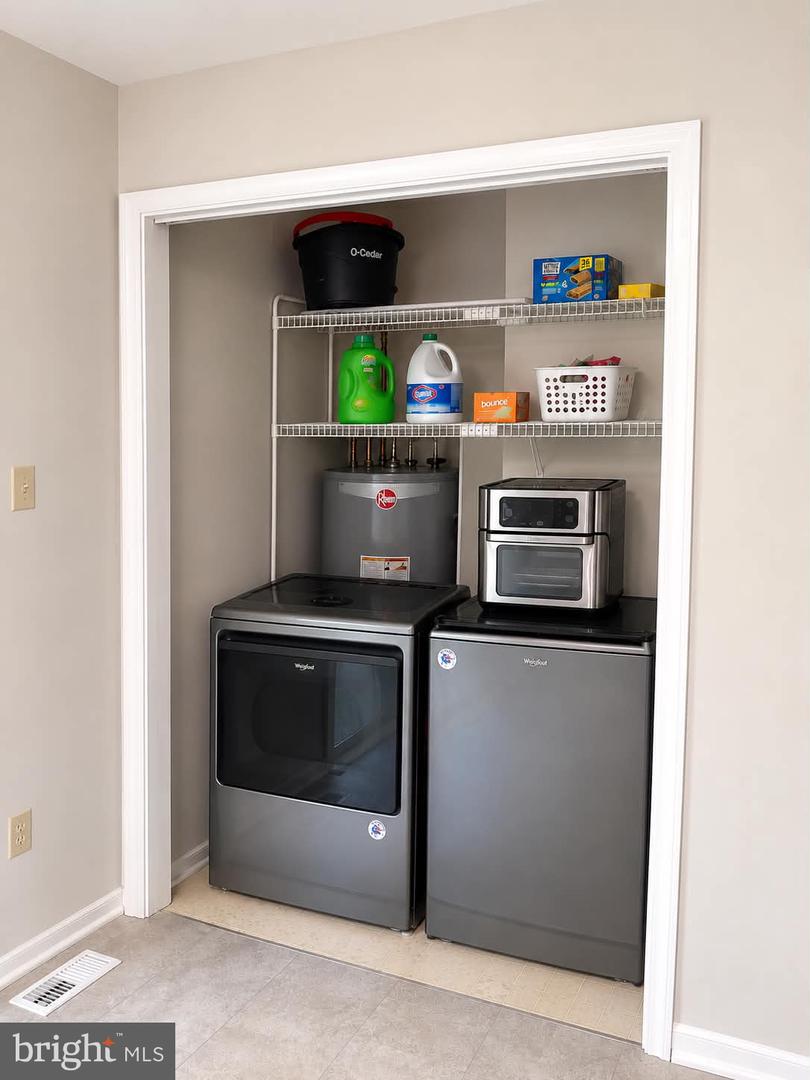 408 Land Or Dr Property Photo 11