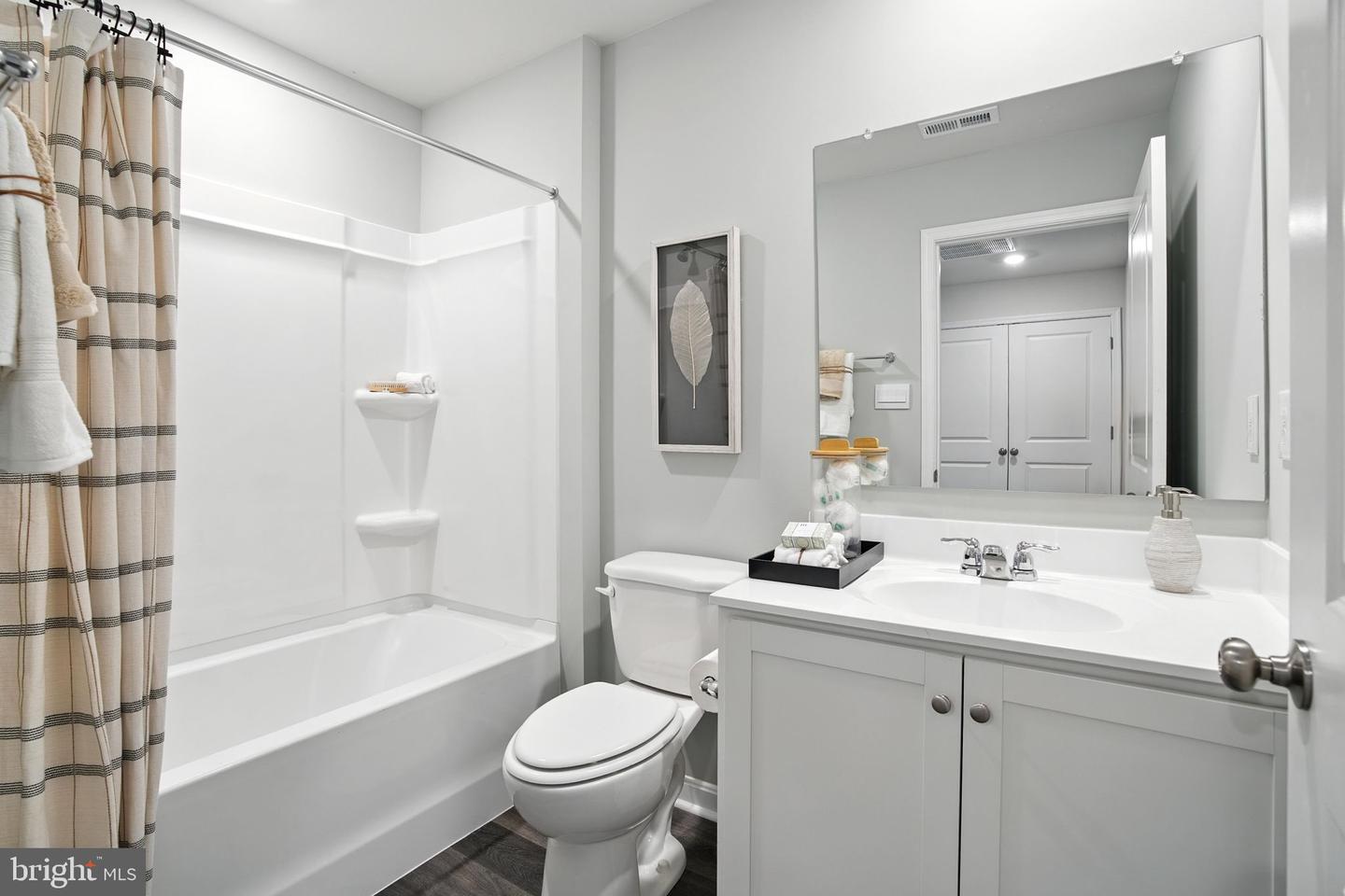 17387 Riverside Dr Property Photo 16