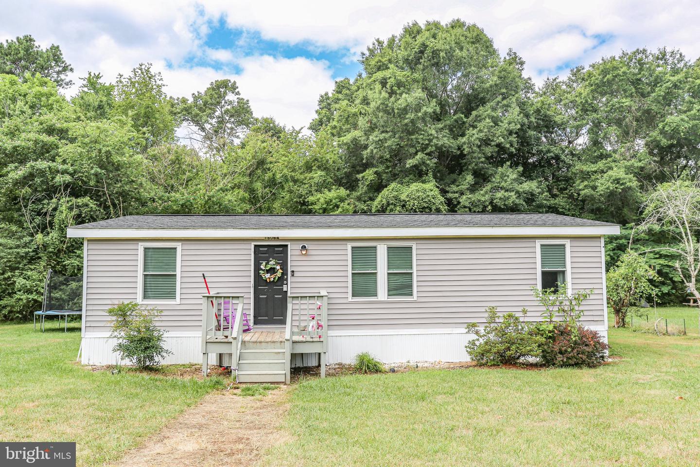 16064 Chester Ln Property Photo 1