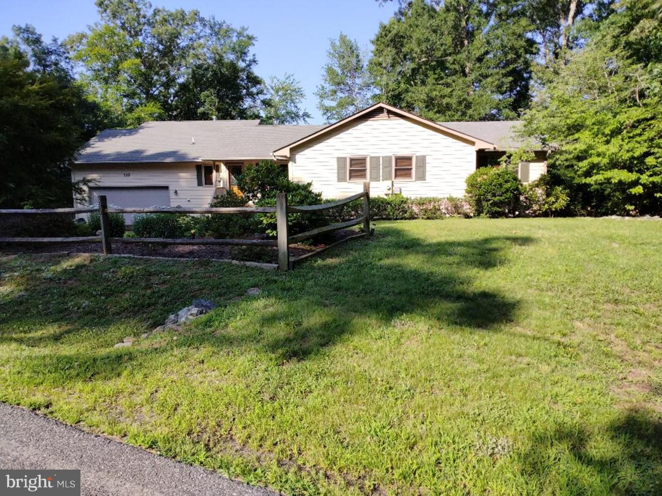 520 Lake Caroline Dr Property Photo 1