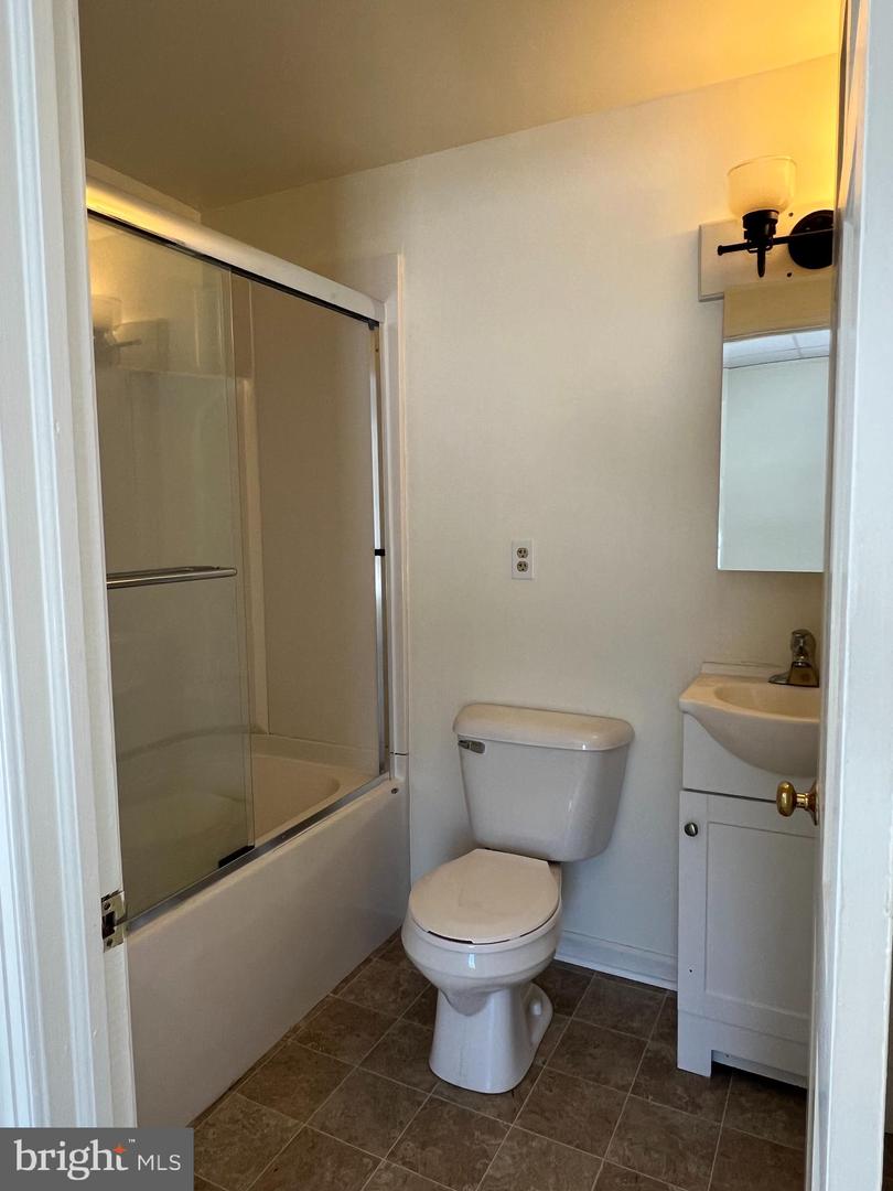 121 E Broaddus Ave #3 Property Photo 6