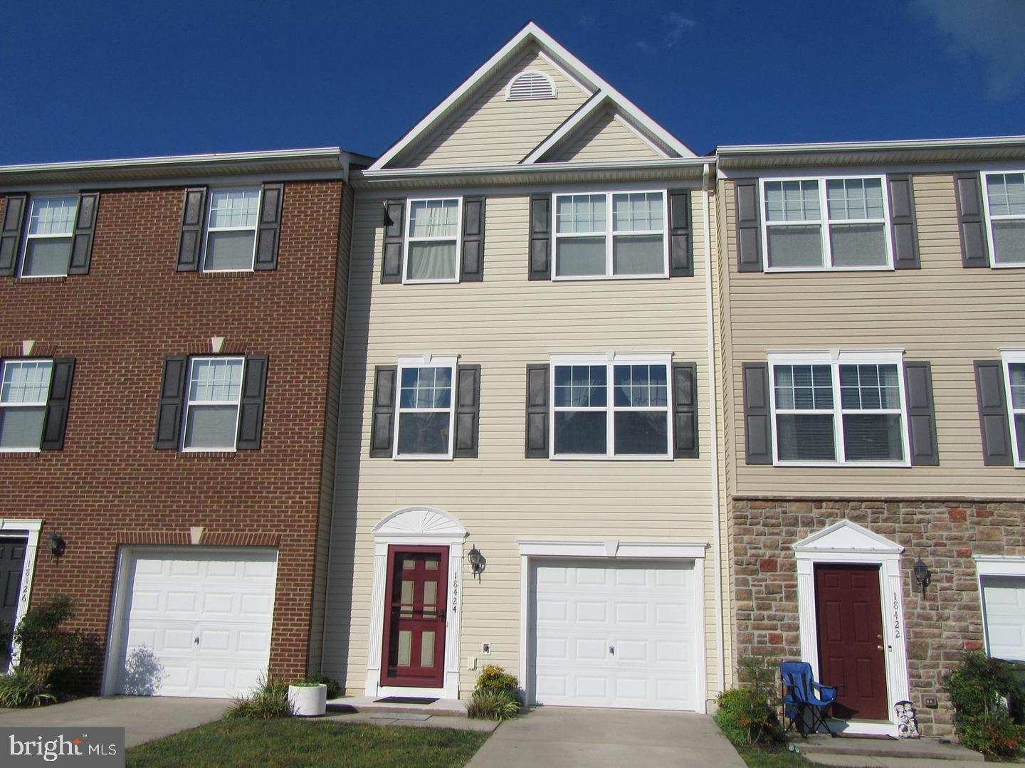 18424 Congressional Cir Property Photo 1