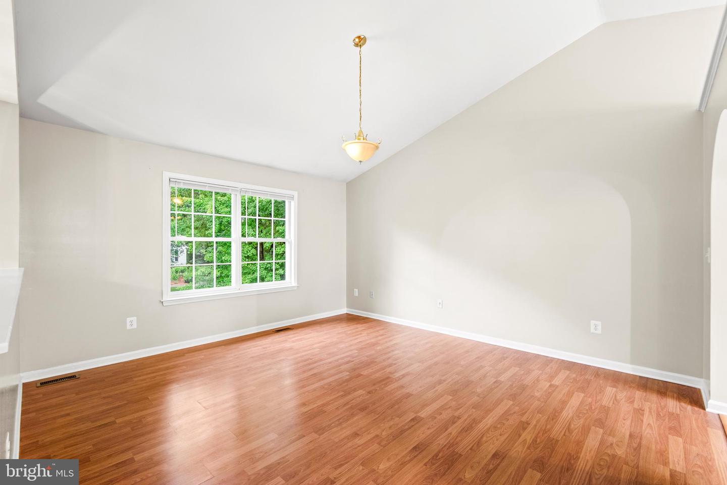 737 Glen Cove Dr Property Photo 7