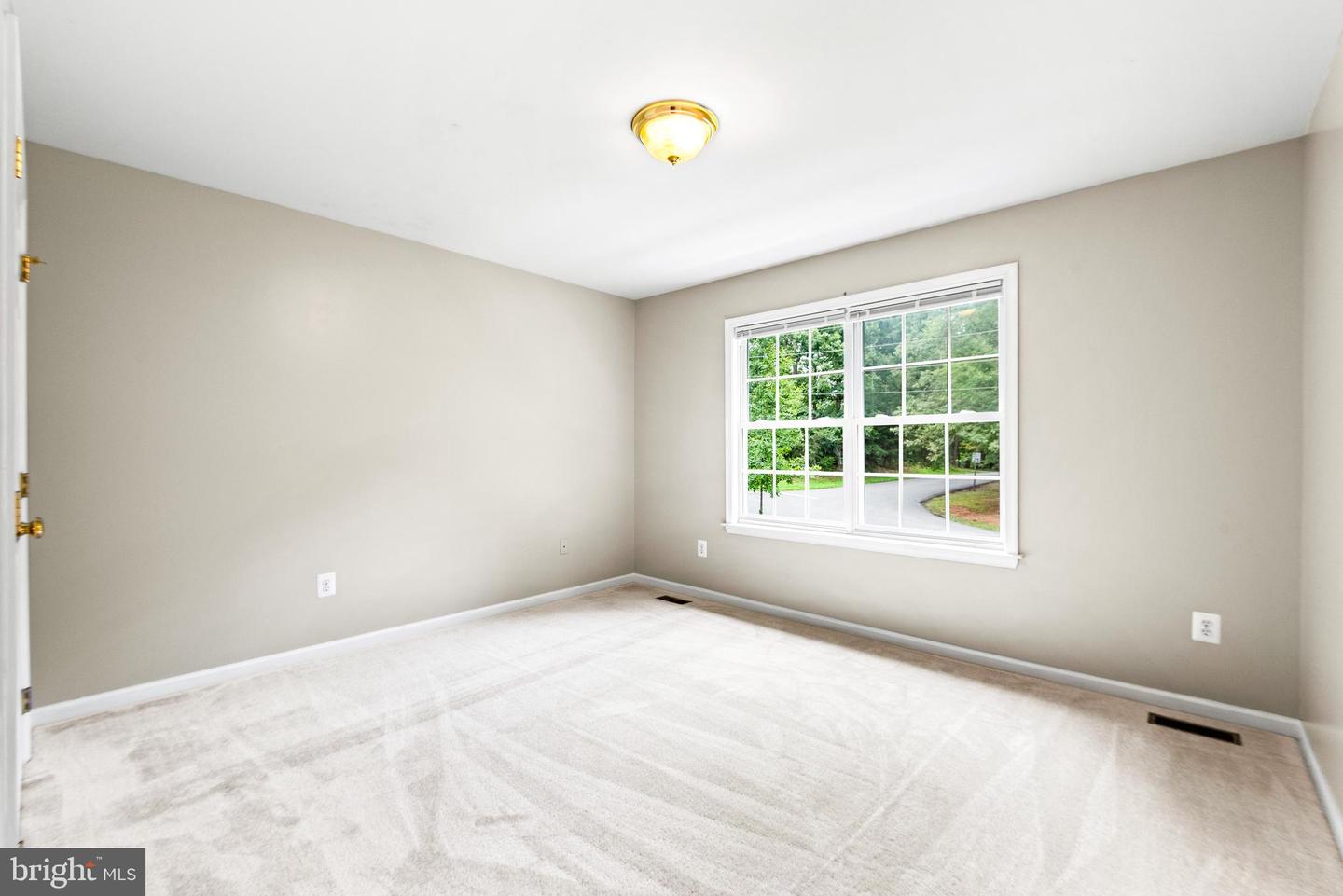 737 Glen Cove Dr Property Photo 14