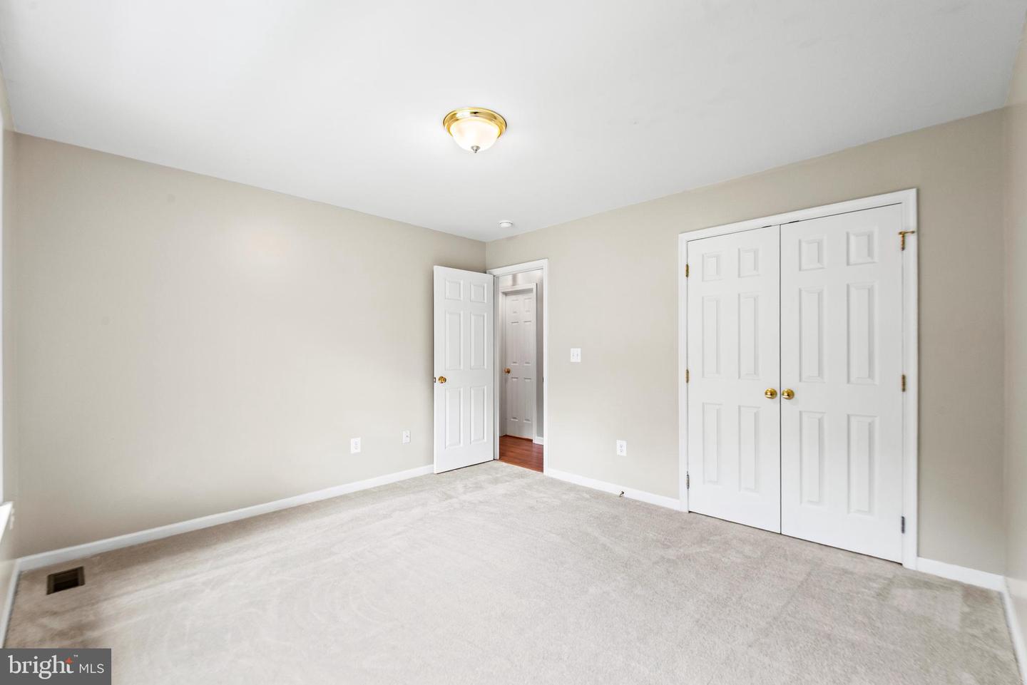 737 Glen Cove Dr Property Photo 15
