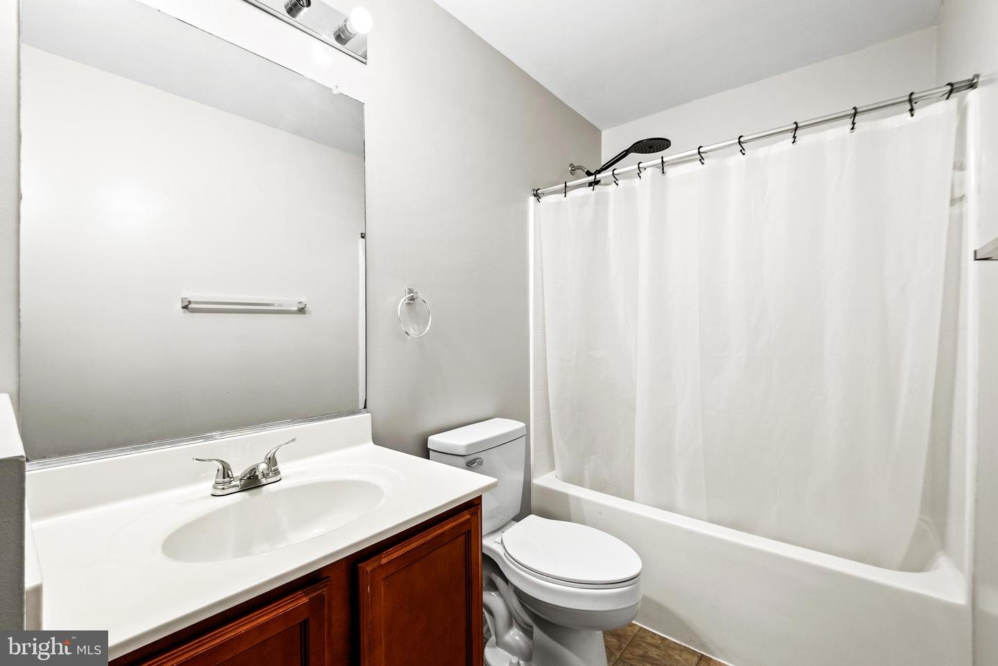 737 Glen Cove Dr Property Photo 16