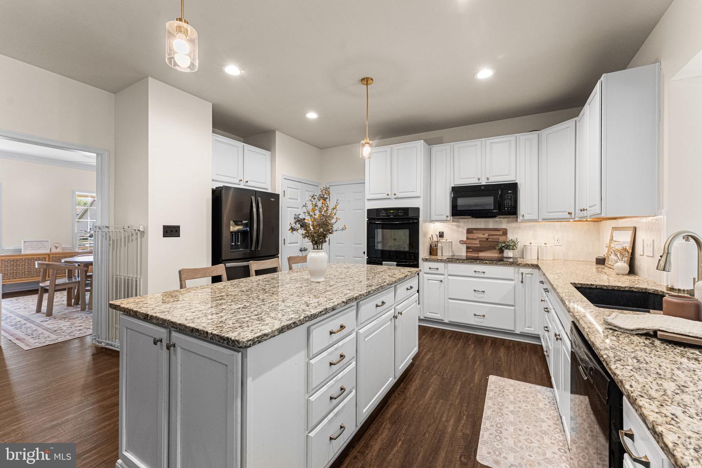 18015 Jackson Dr Property Photo 3