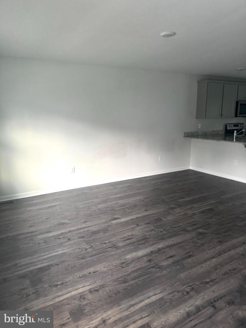 18056 Jackson Dr Property Photo 3