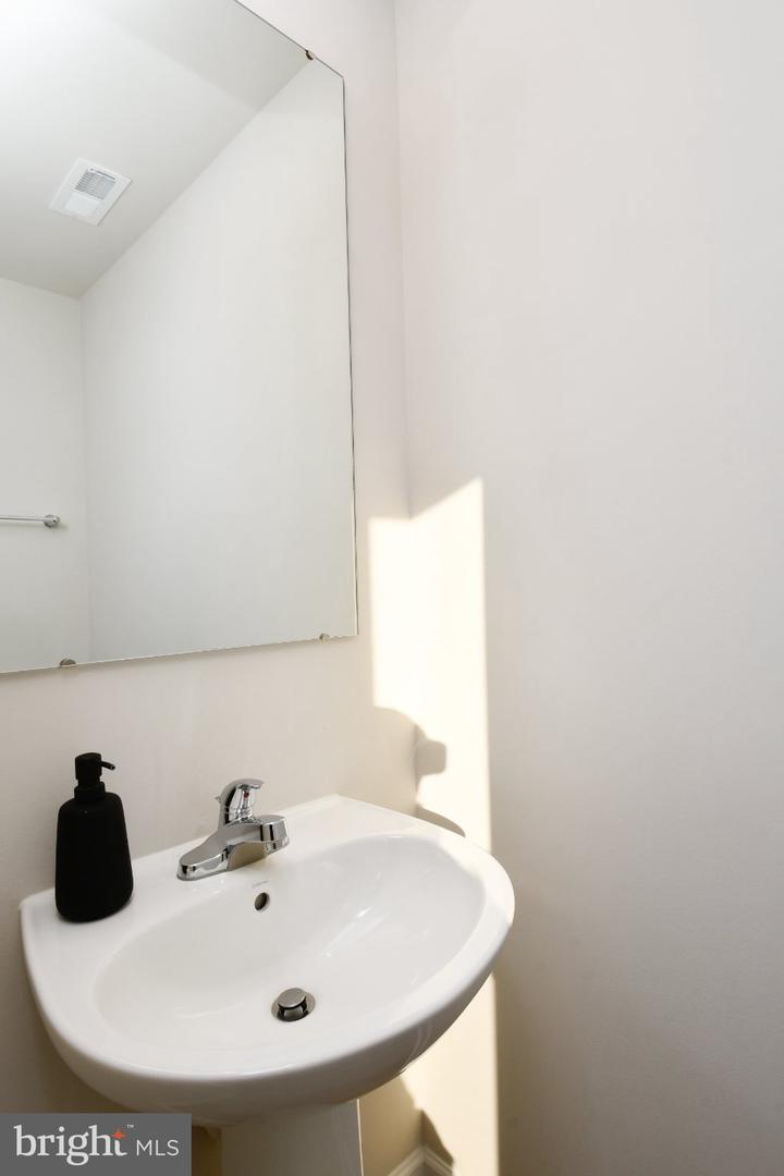 7230 Potomac Ter Property Photo 33