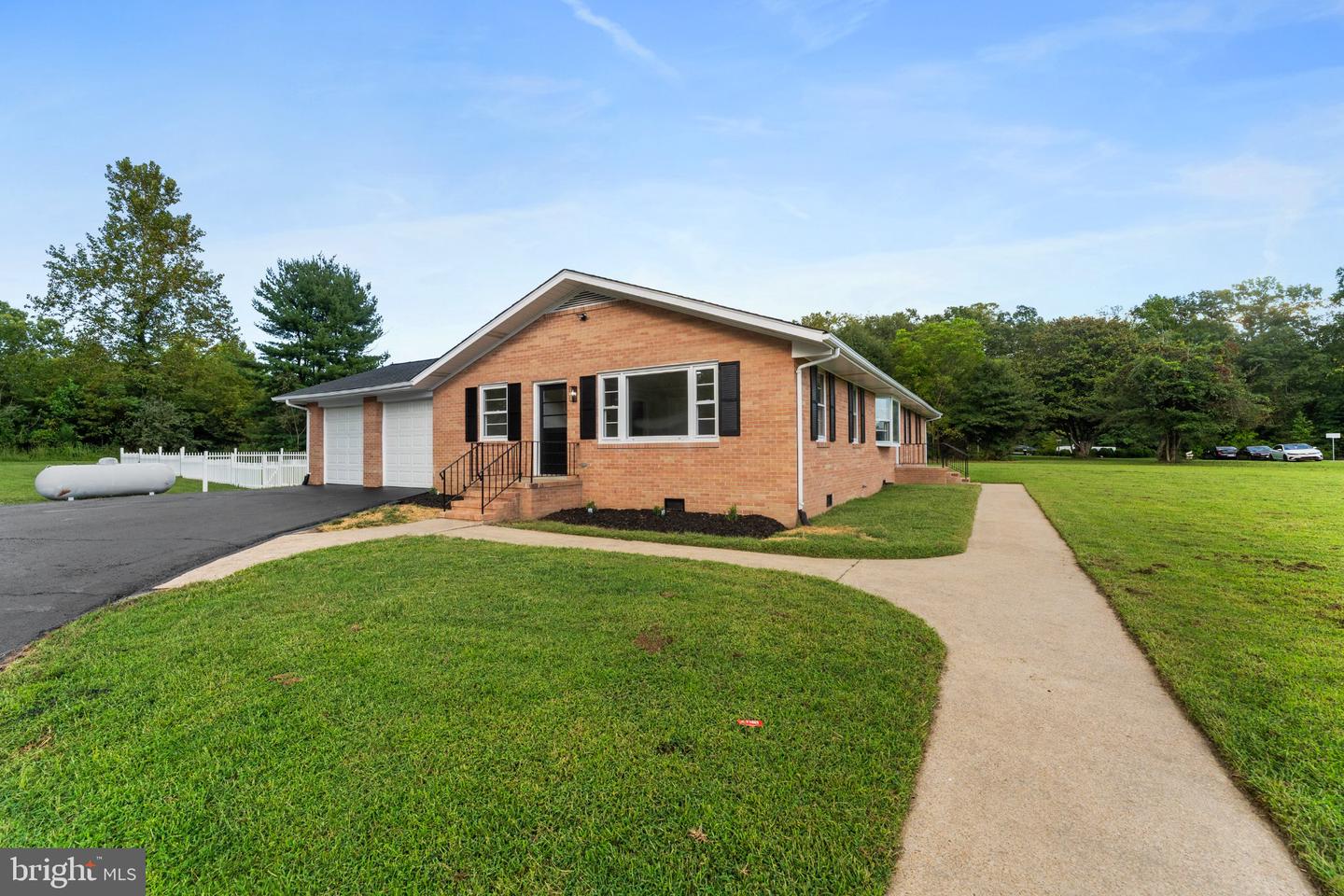 16513 Tinder Dr Property Photo 2