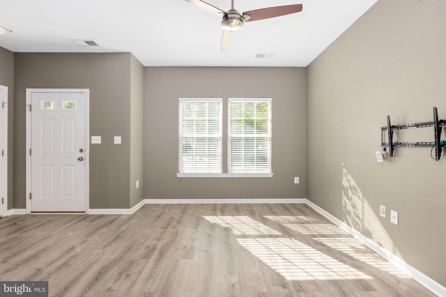 7129 Marsh St Property Photo 6