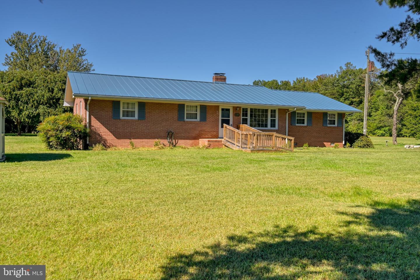 16184 Melville Ln Property Photo 1