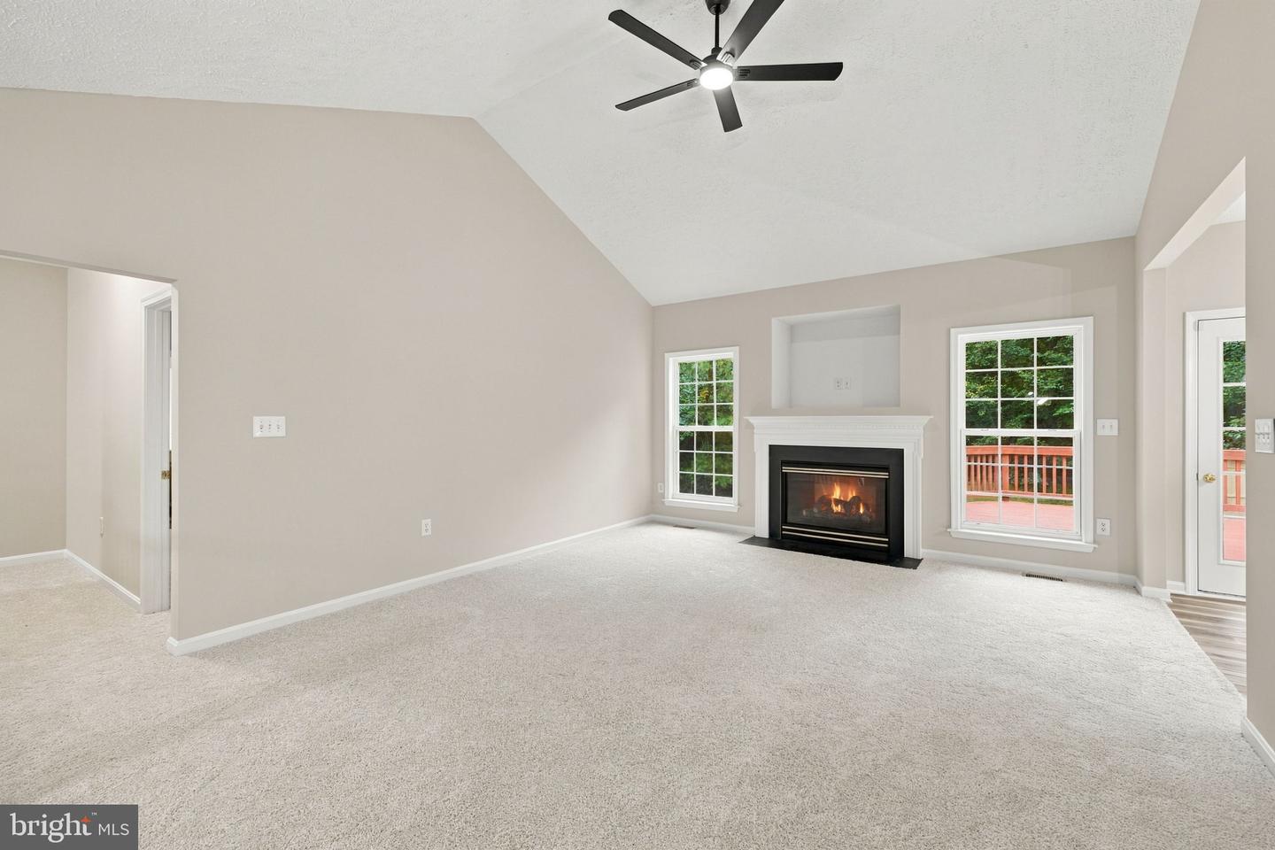 95 Albertson Ct Property Photo 8
