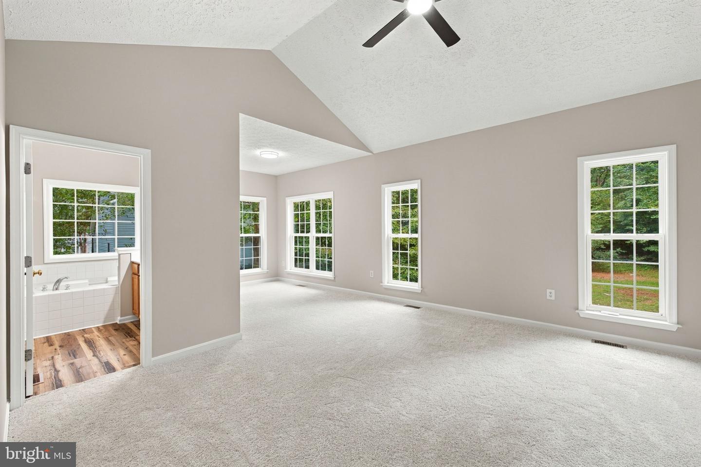 95 Albertson Ct Property Photo 23