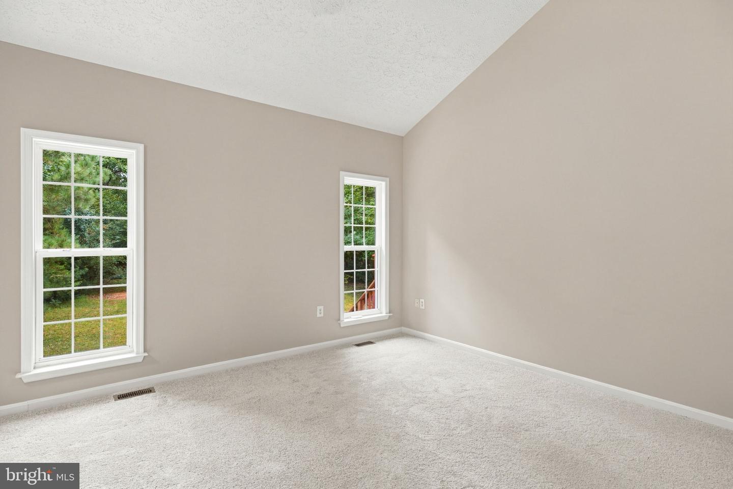 95 Albertson Ct Property Photo 25