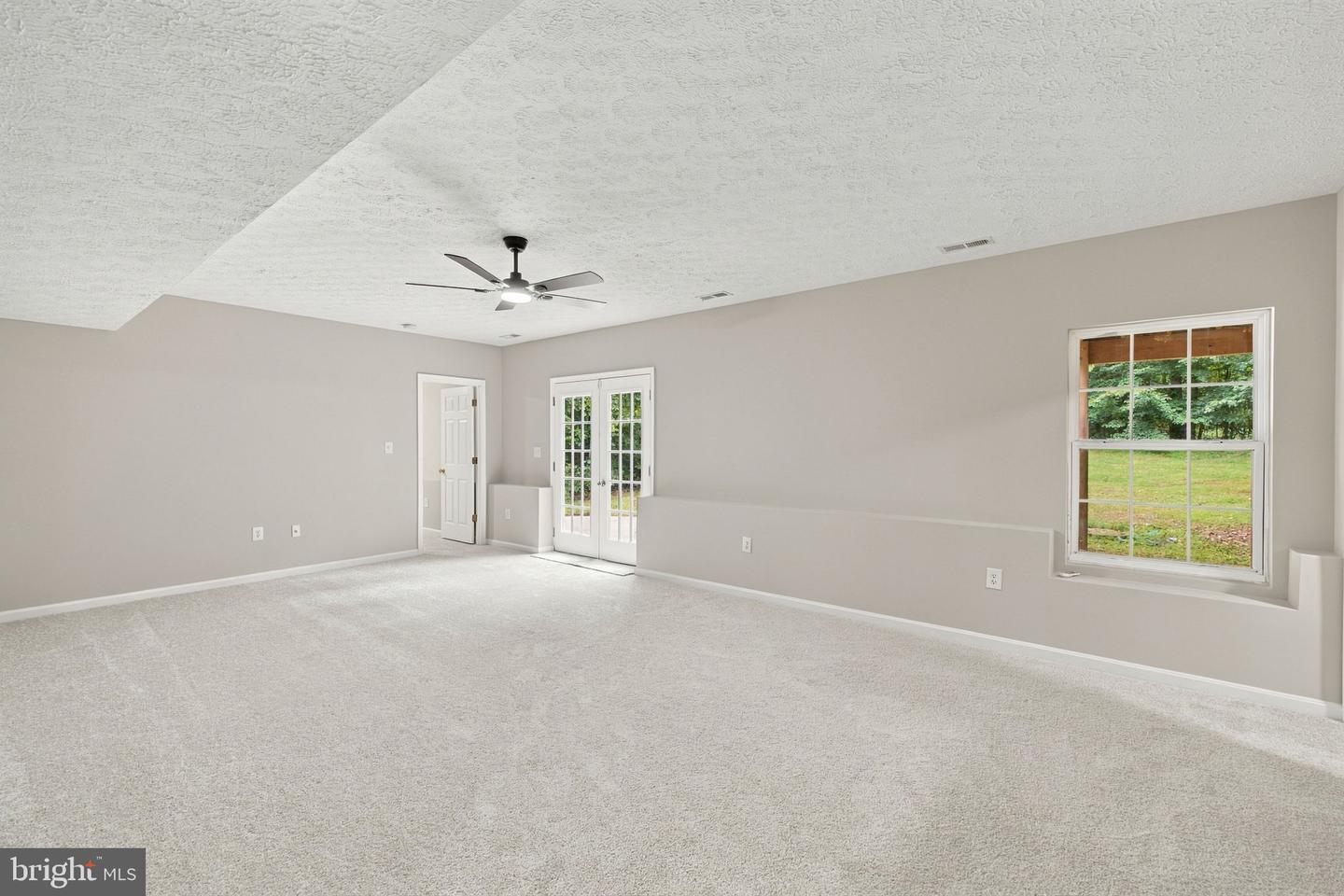 95 Albertson Ct Property Photo 34
