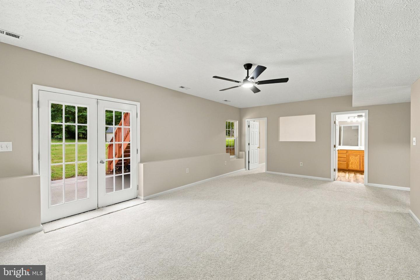 95 Albertson Ct Property Photo 38