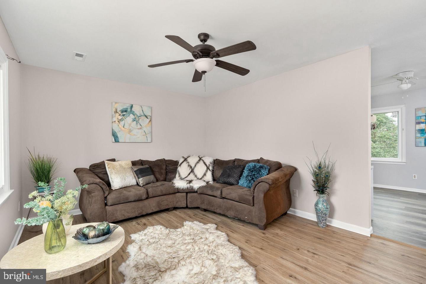 100 American Dr Property Photo 3