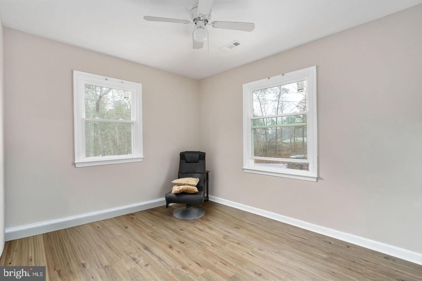 100 American Dr Property Photo 28