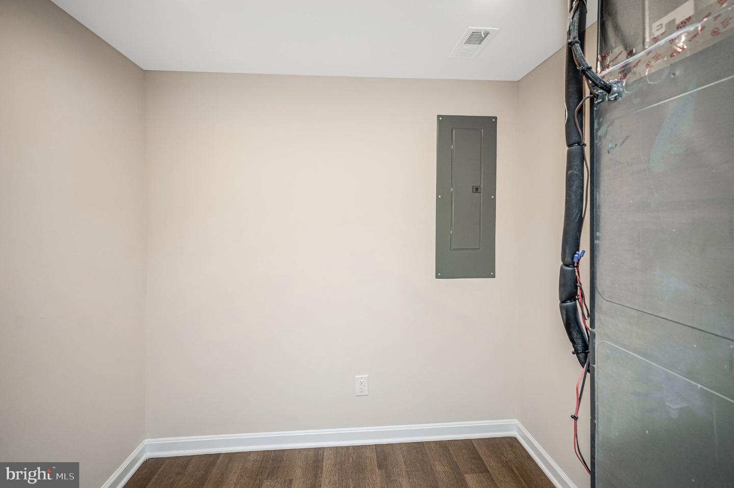 17194 New Baltimore Rd Property Photo 39