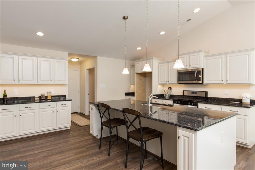 Essex County Real Estate Listings Main Image