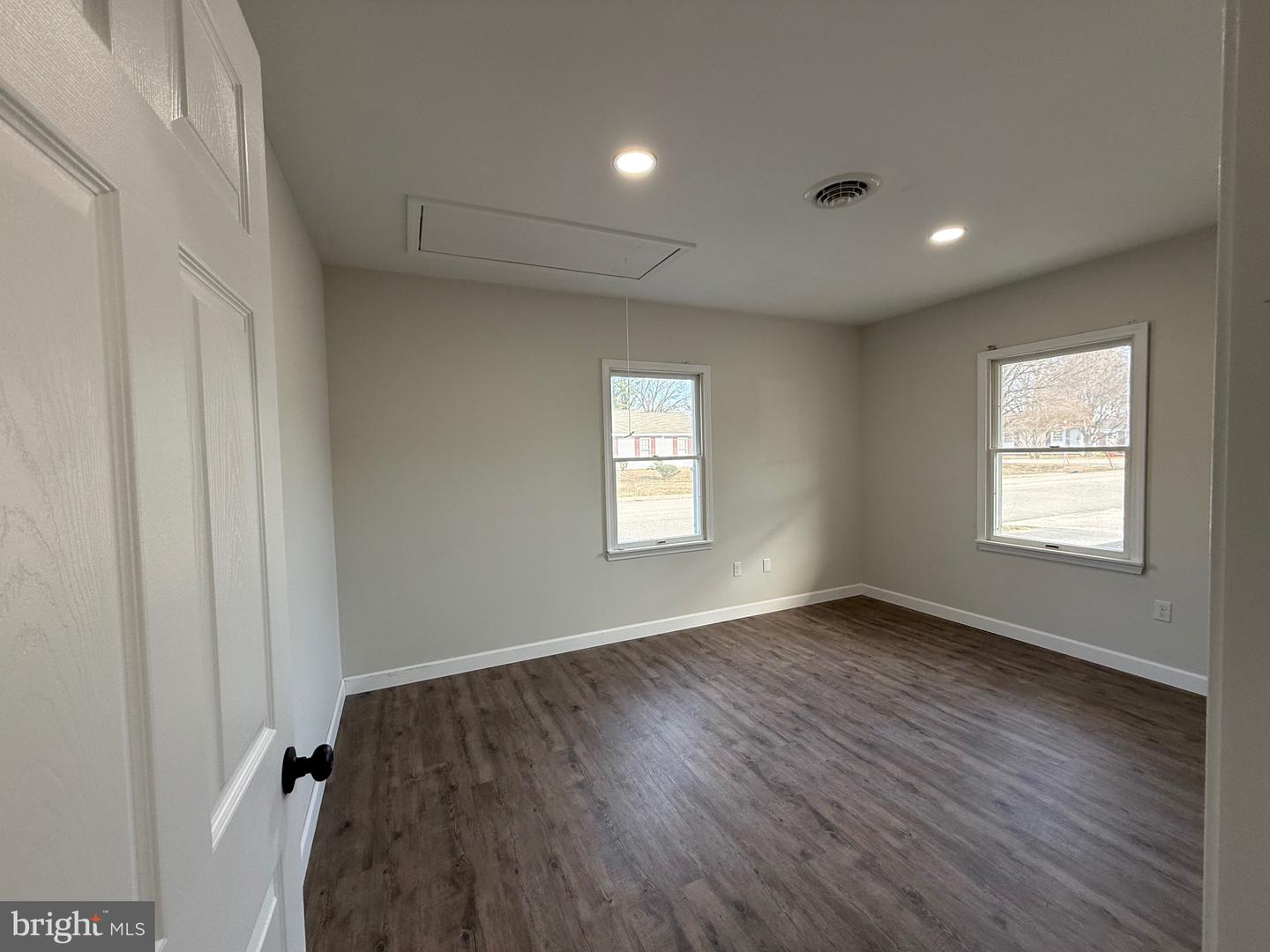 721 Charlotte St Property Photo 2