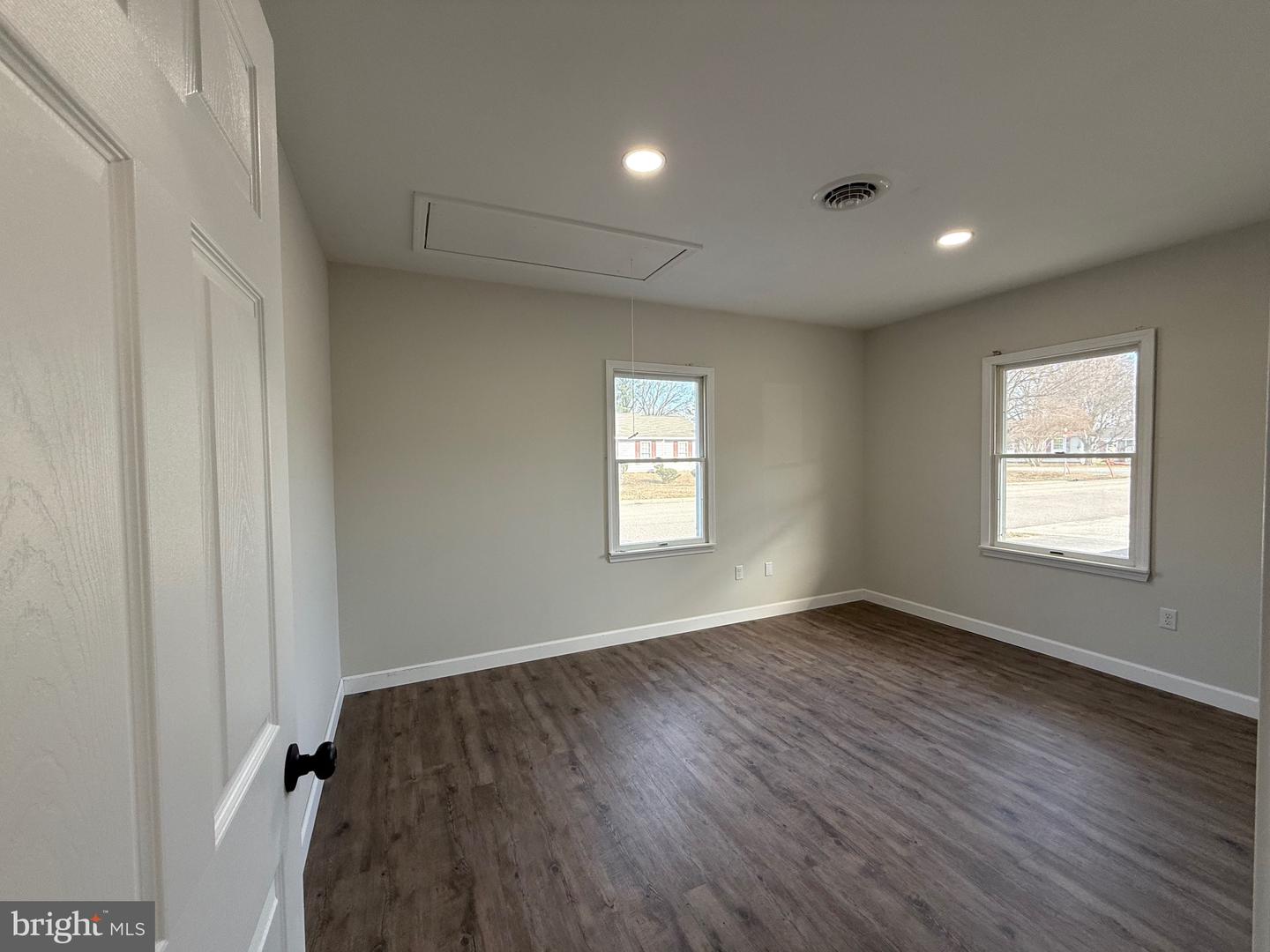 721 Charlotte St Property Photo 3