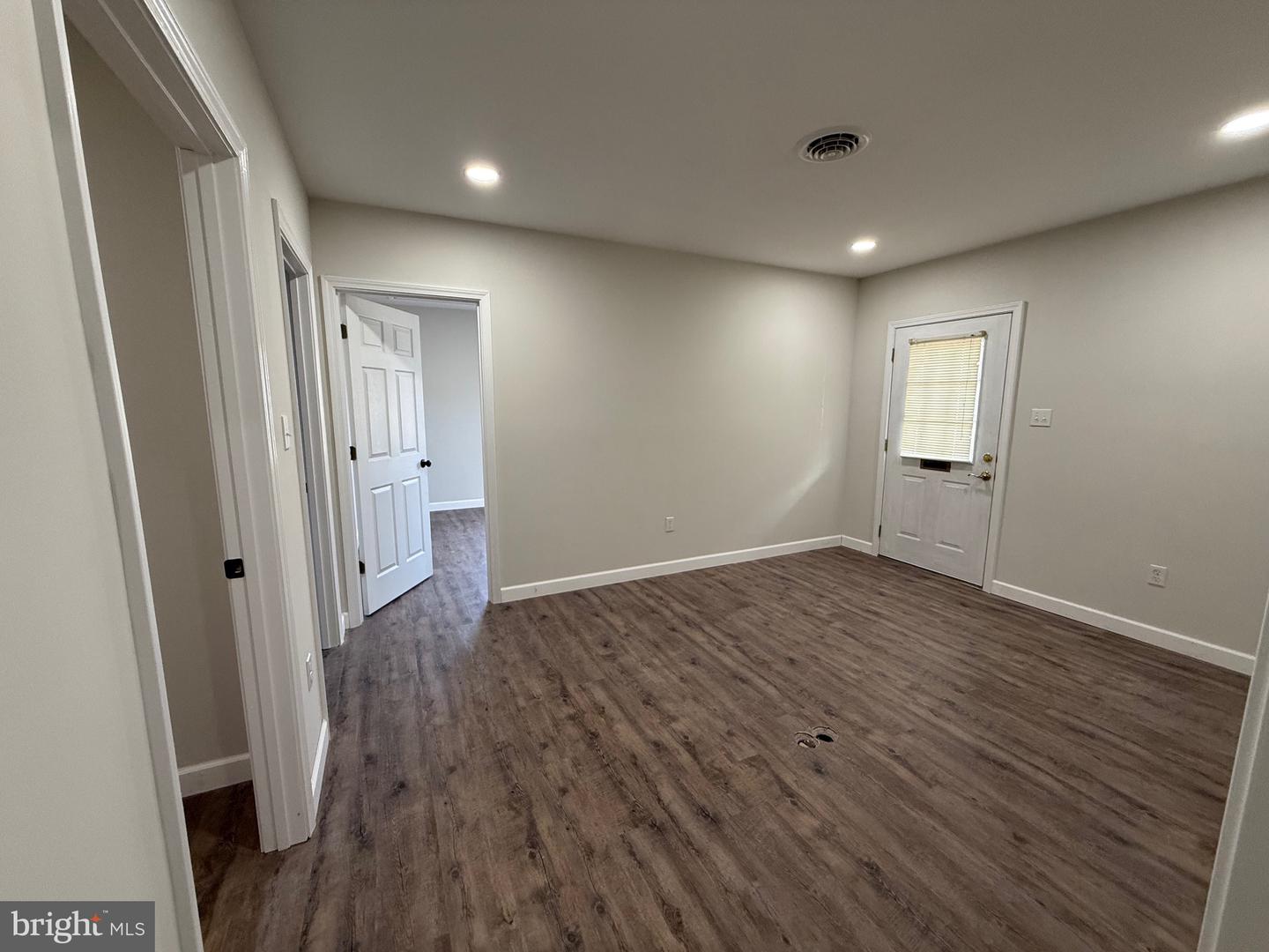 721 Charlotte St Property Photo 6