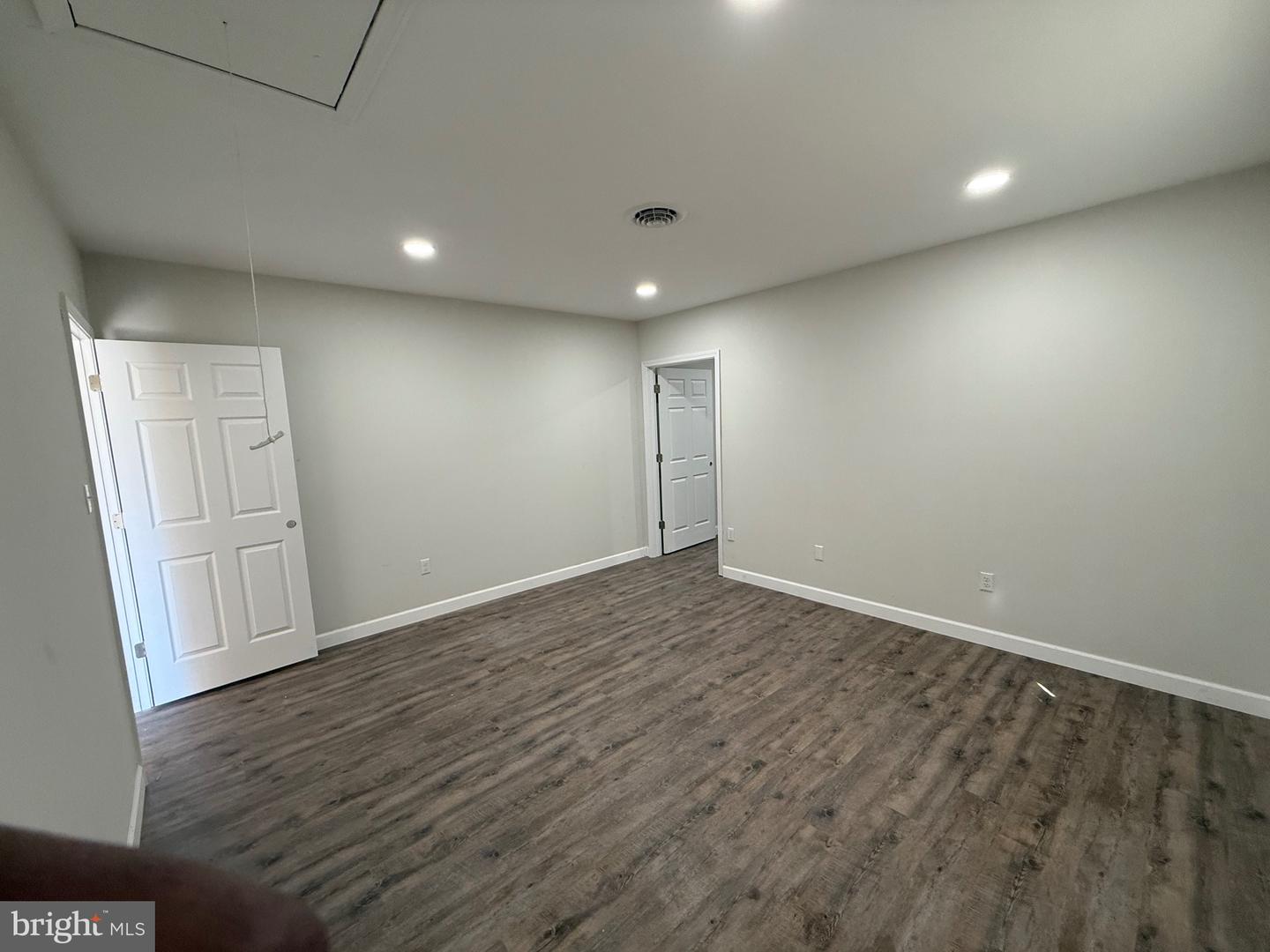 721 Charlotte St Property Photo 10
