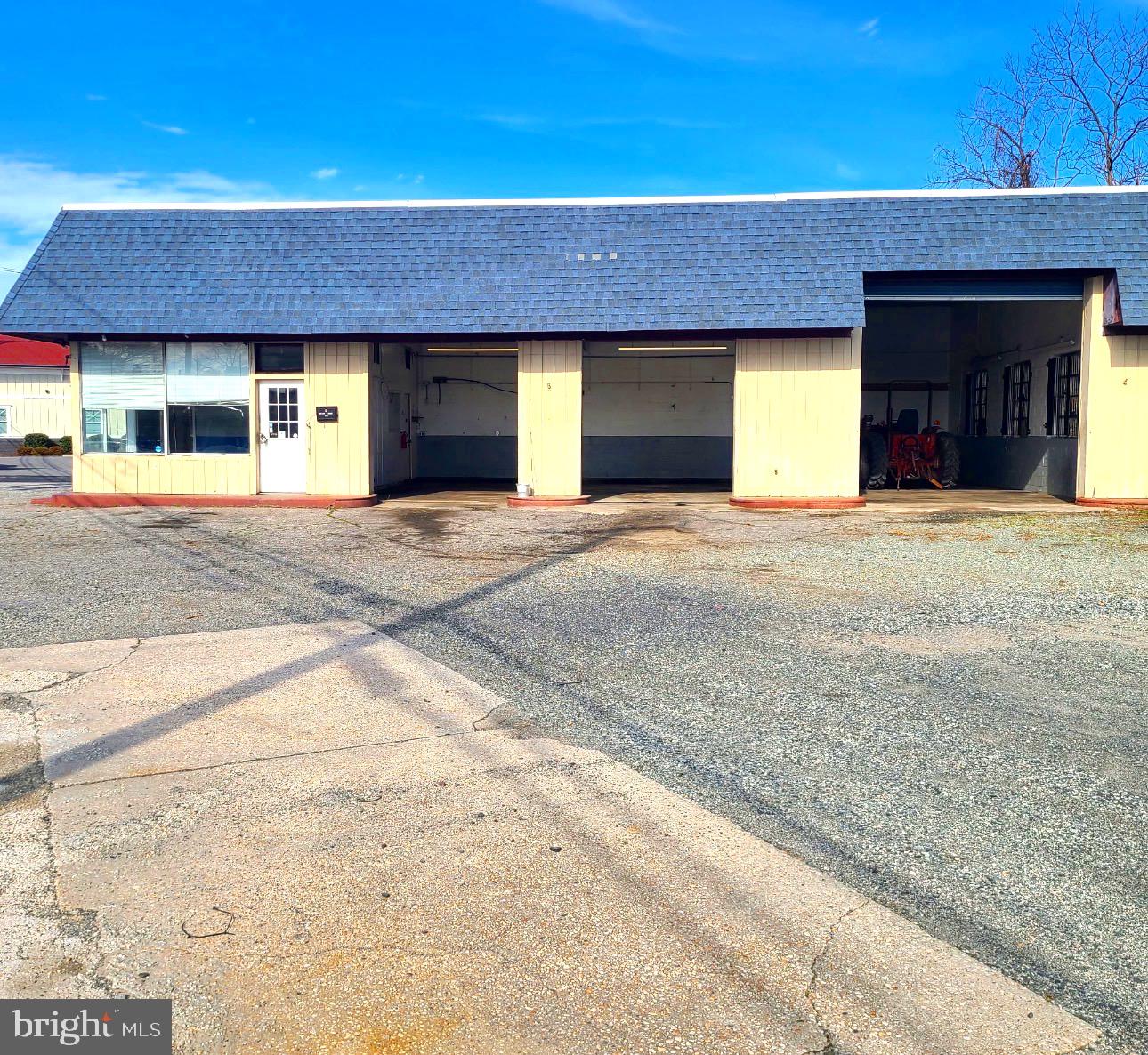 804 S Church Ln Property Photo 1