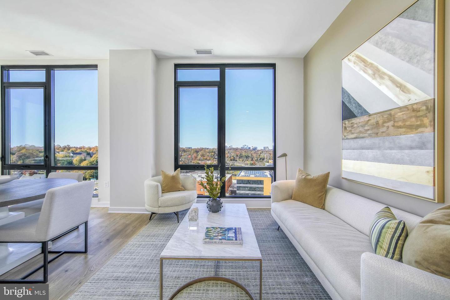 255 W. Falls Station Blvd #ph2 Property Photo 3