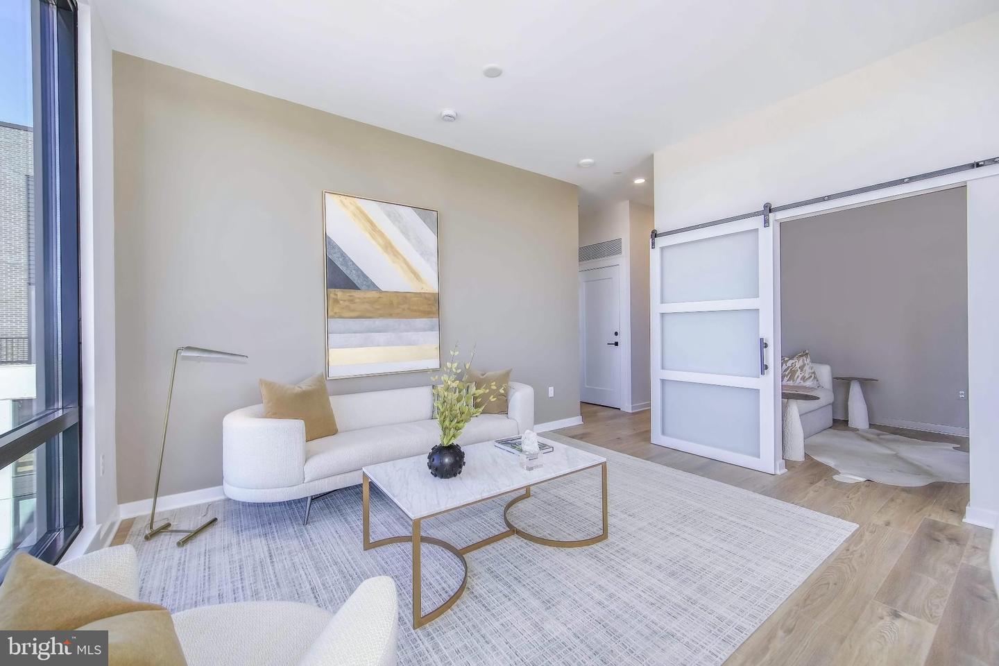 255 W. Falls Station Blvd #ph2 Property Photo 4