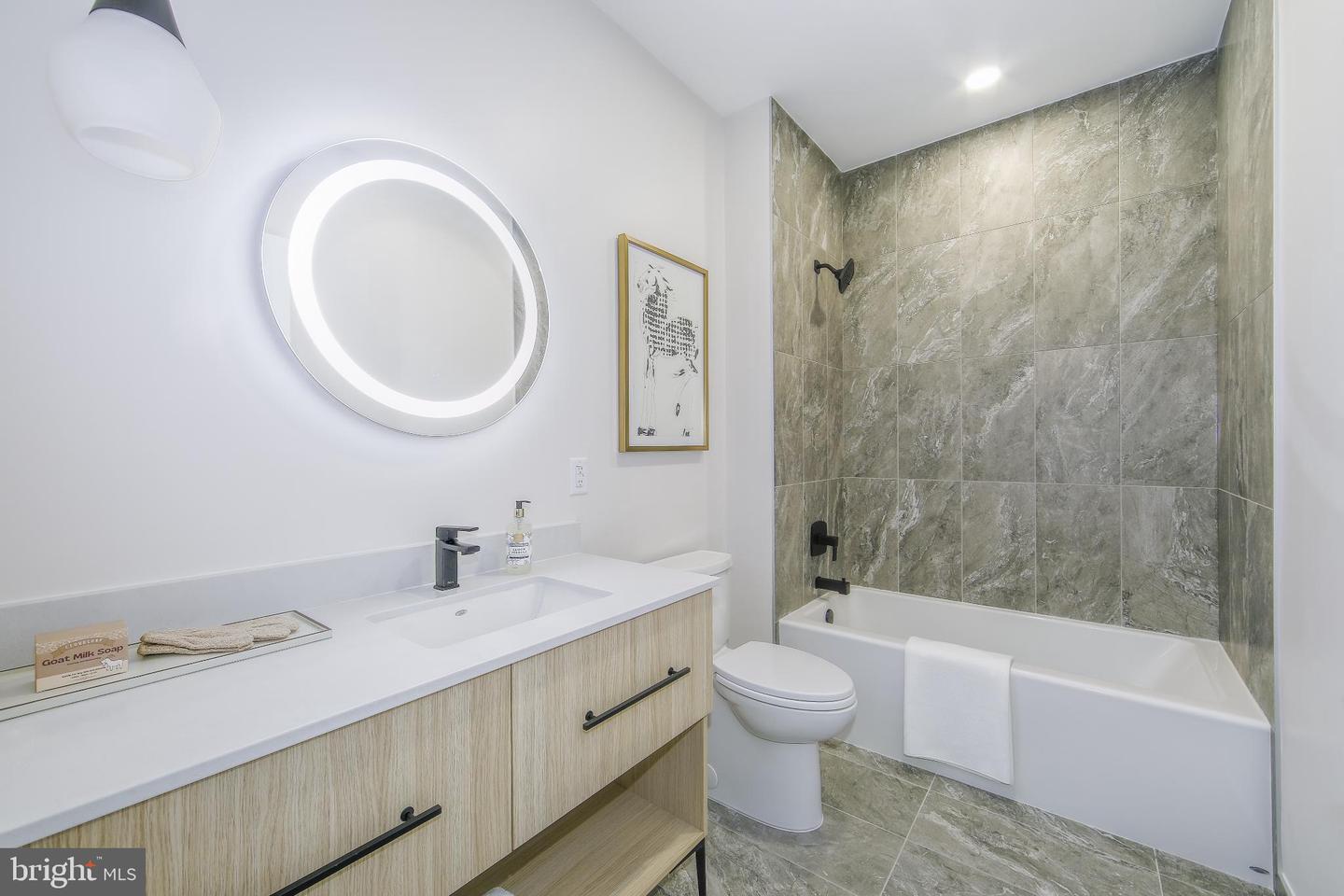 255 W. Falls Station Blvd #ph2 Property Photo 13