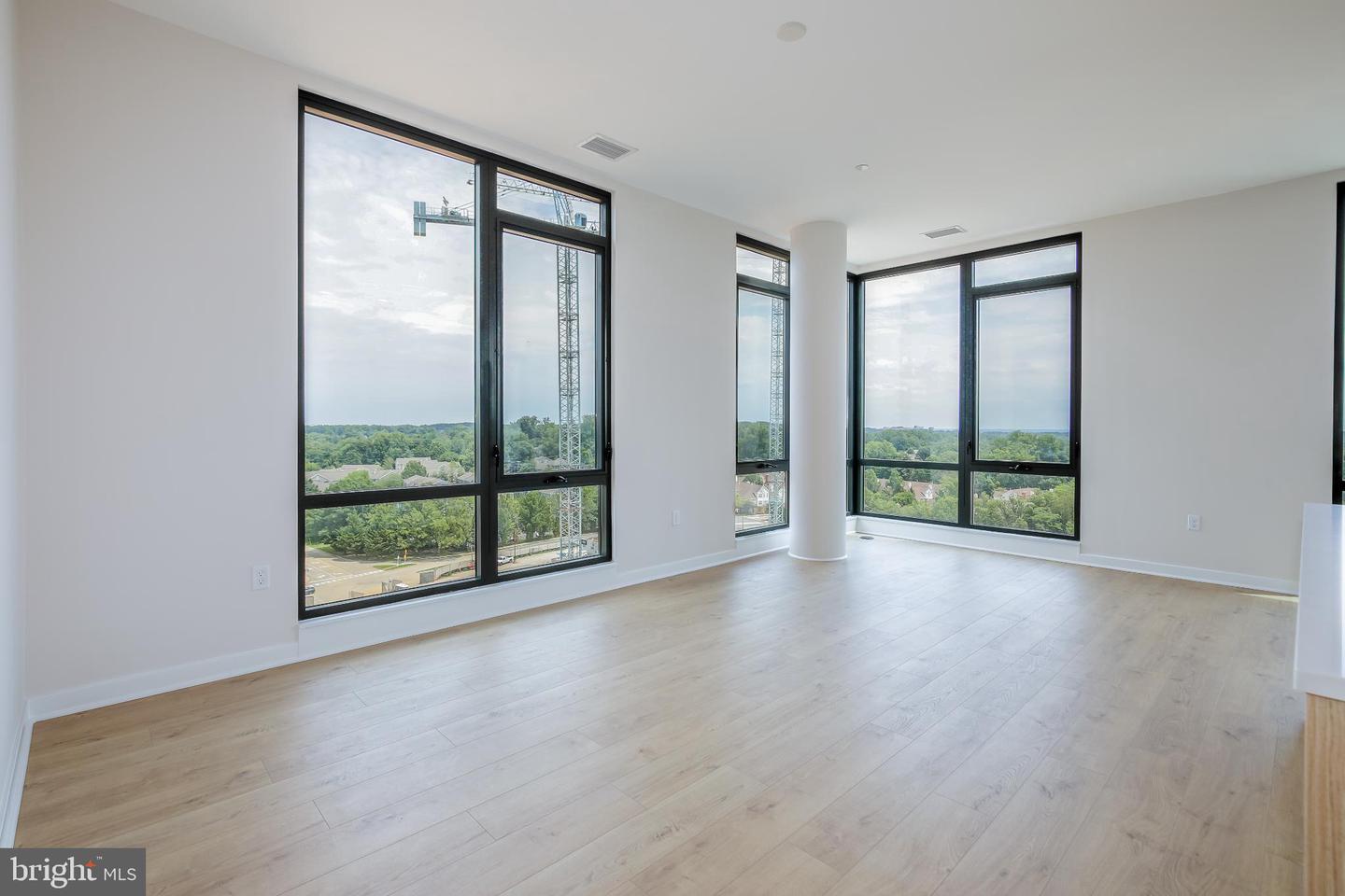 255 W. Falls Station Blvd #ph6 Property Photo 6