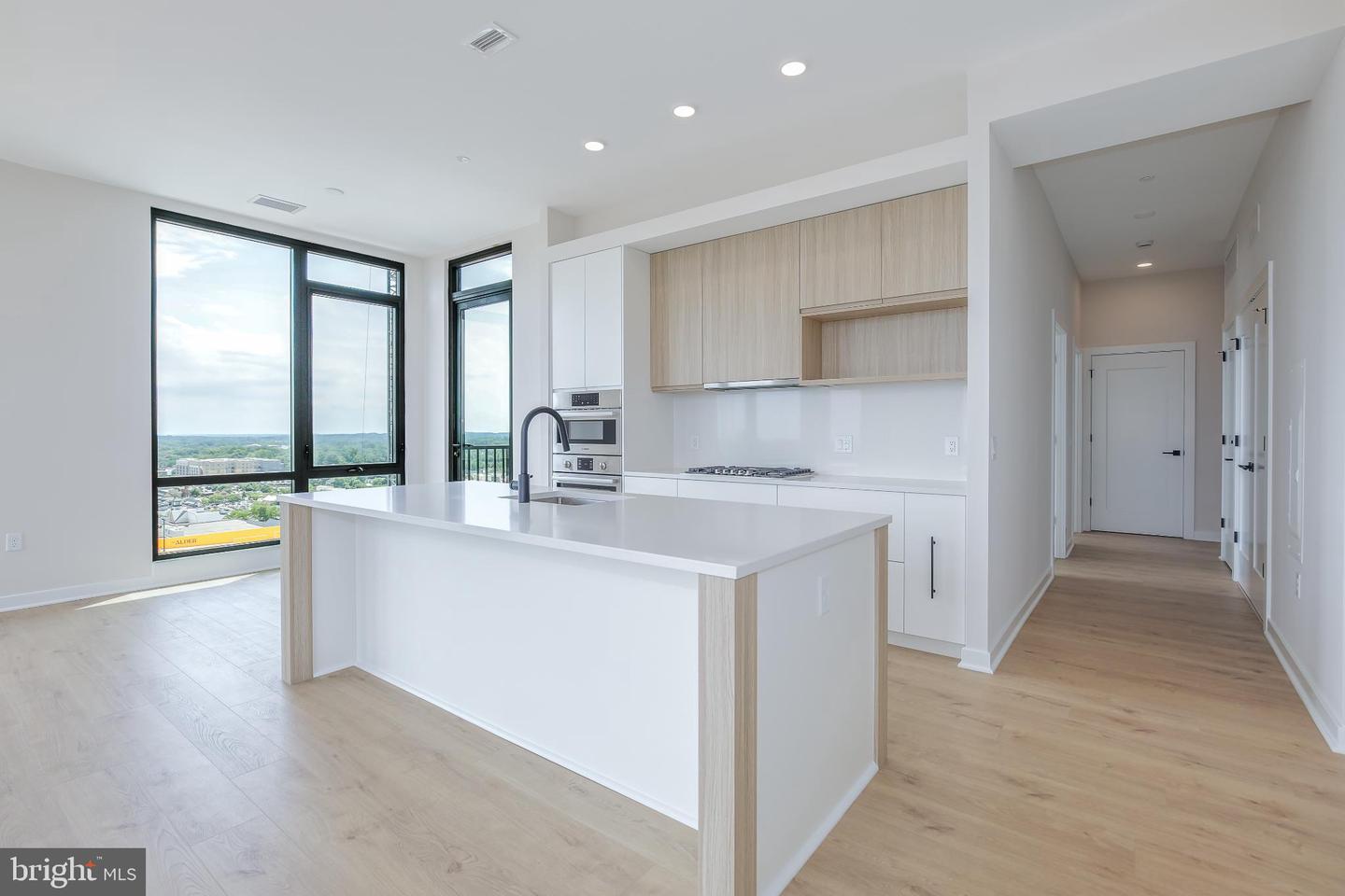 255 W. Falls Station Blvd #ph6 Property Photo 8