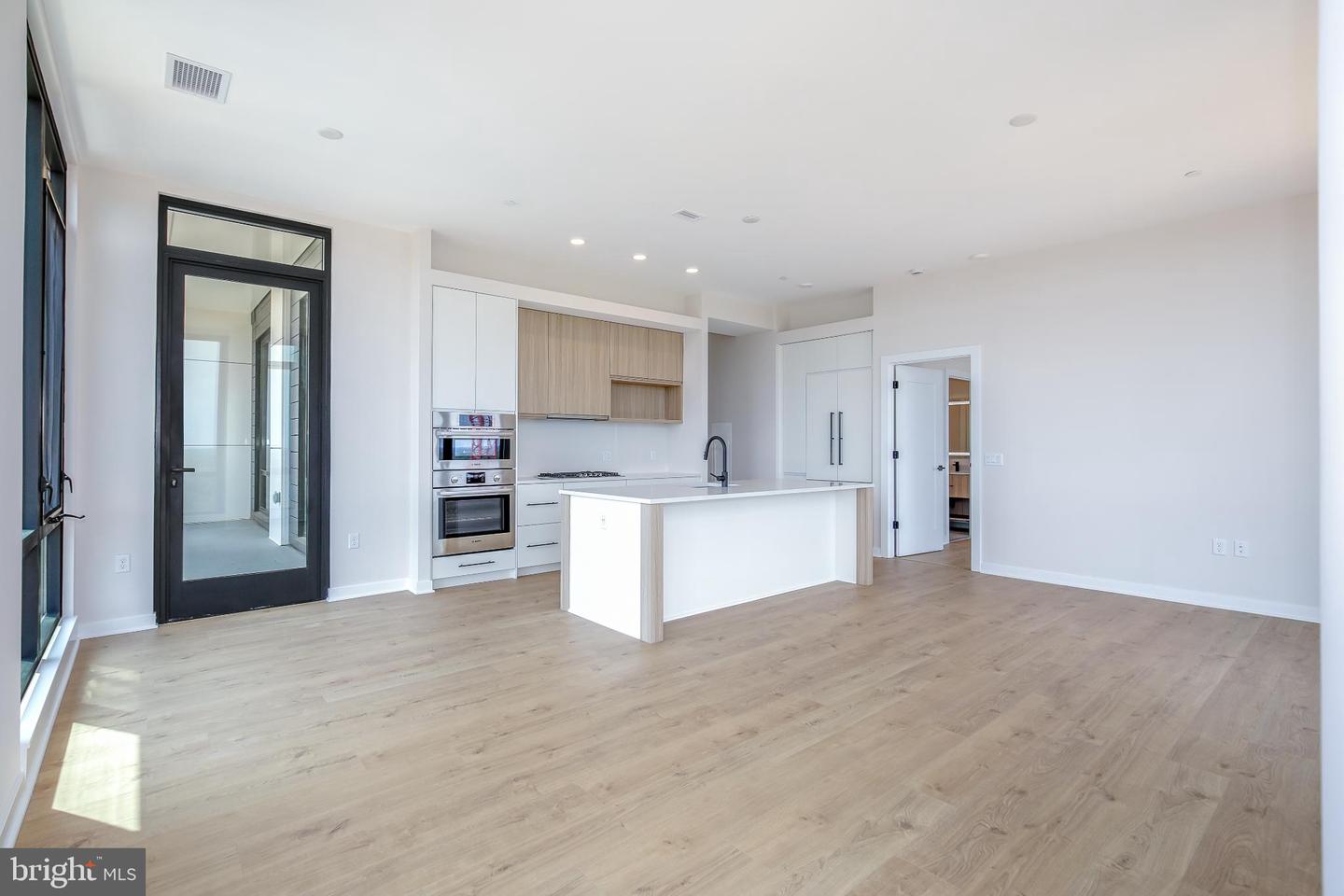 255 W. Falls Station Blvd #ph6 Property Photo 10
