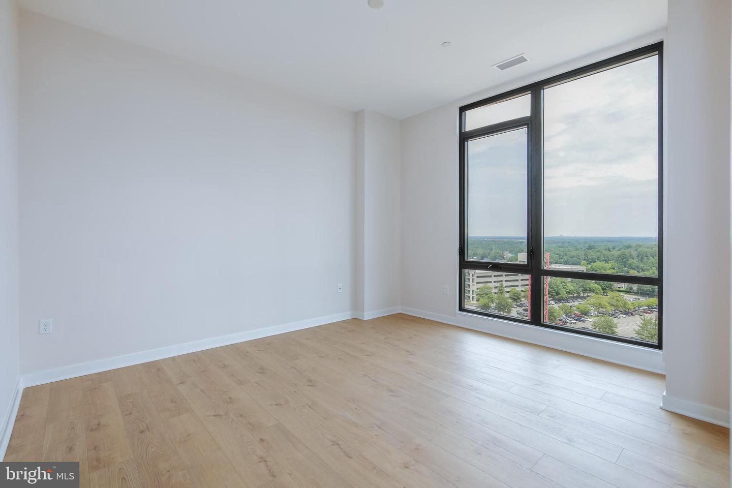 255 W. Falls Station Blvd #ph6 Property Photo 13