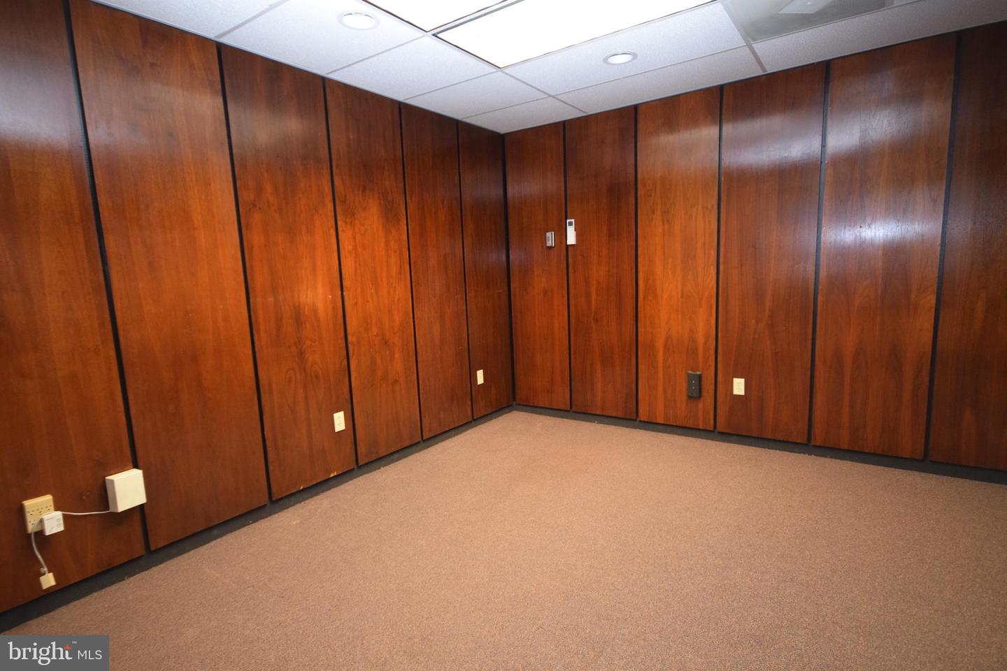 417 Broad St W Property Photo 4