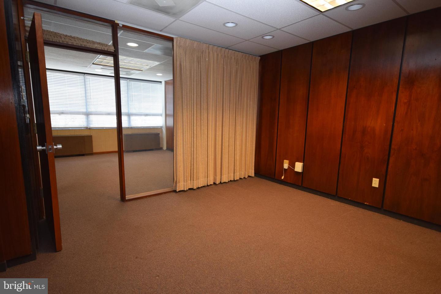 417 Broad St W Property Photo 6