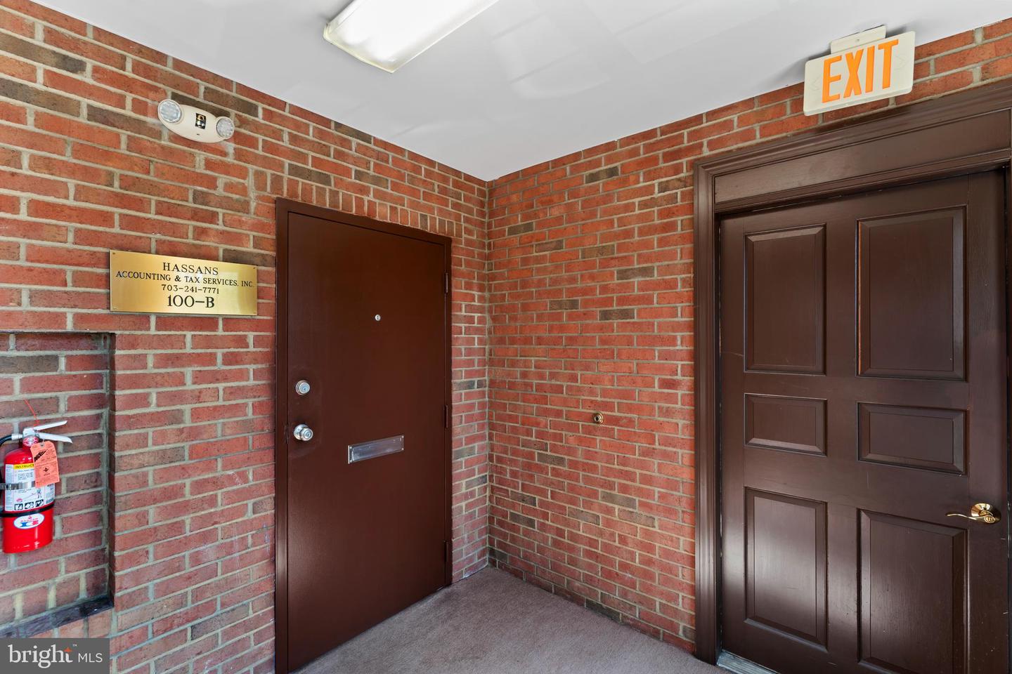 100-b E Broad St #100b Property Photo 4