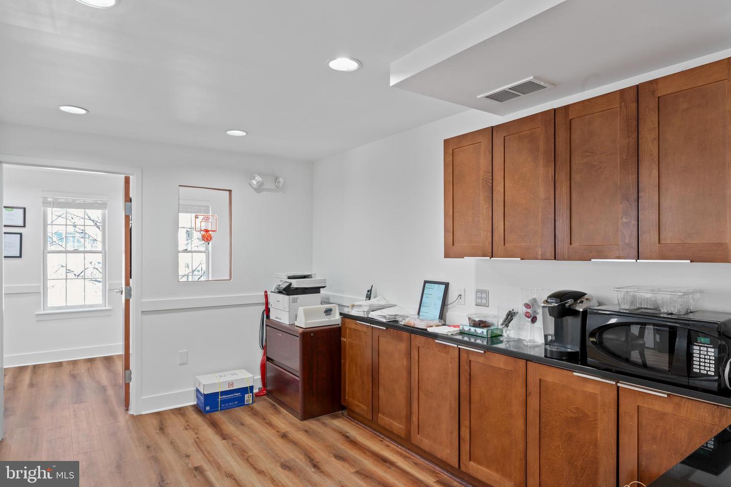 100-b E Broad St #100b Property Photo 11