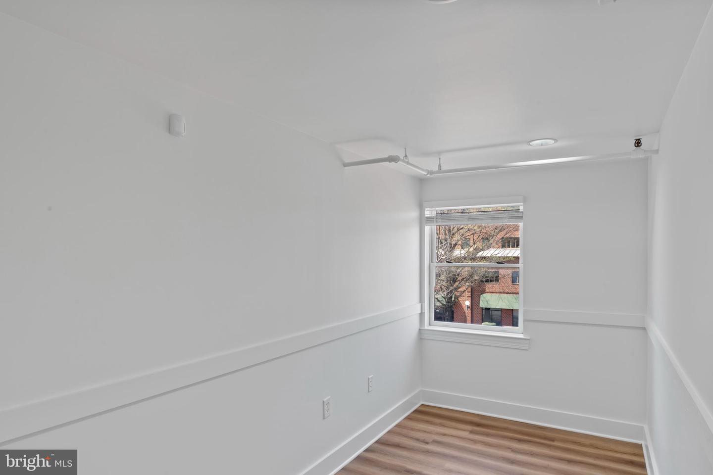 100-b E Broad St #100b Property Photo 15