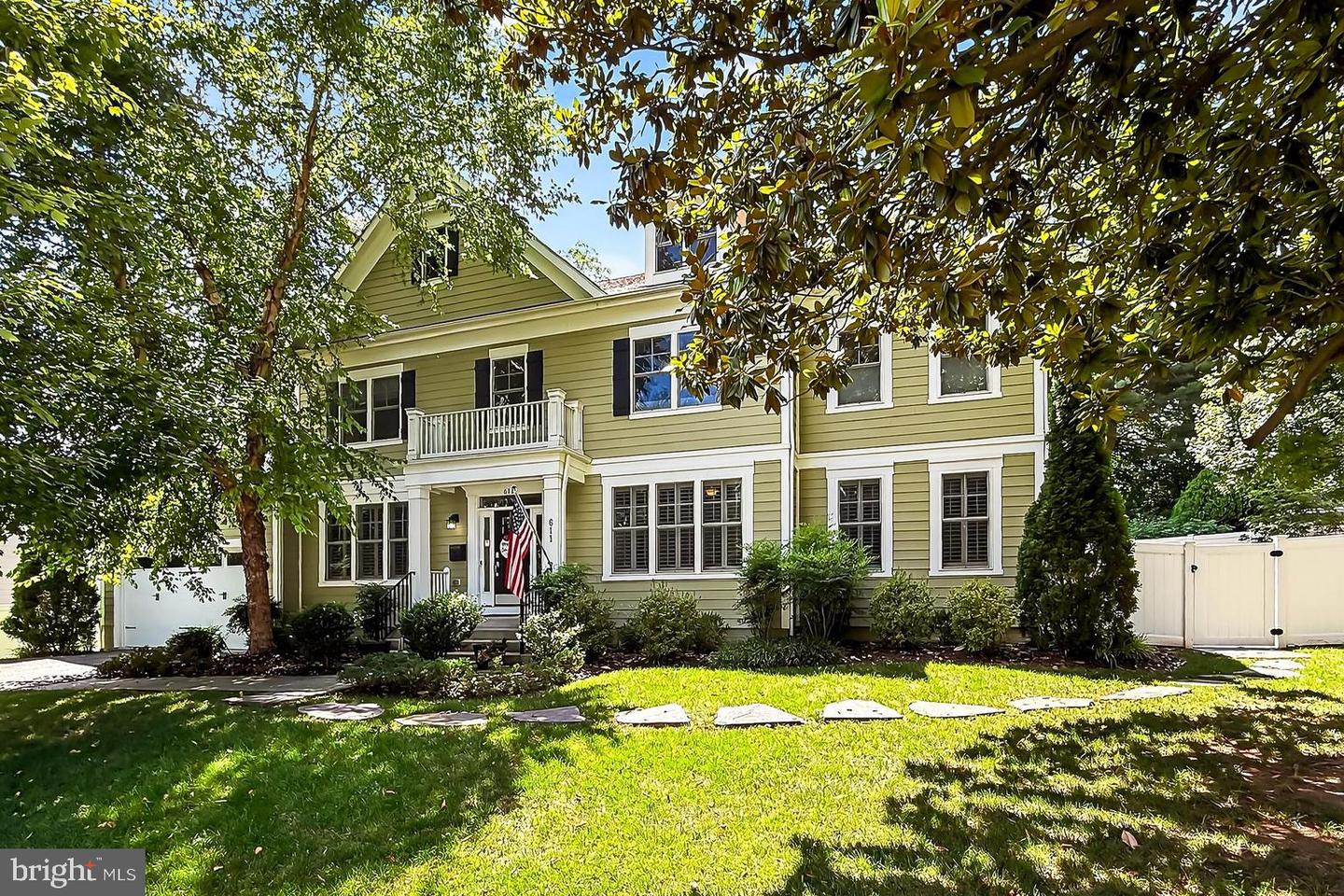 611 OAK HAVEN DR