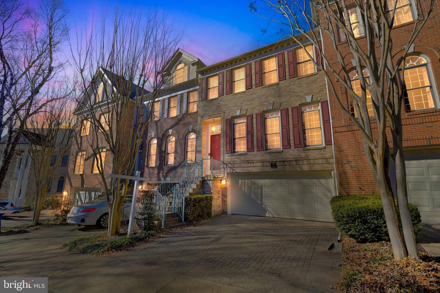 128 Rees Pl Property Photo 1