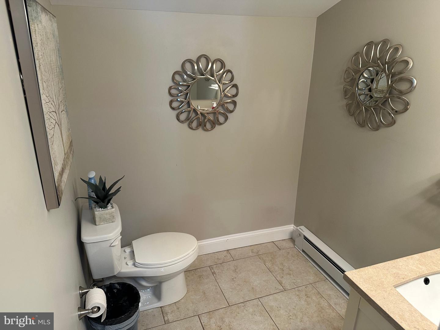 710 W Broad St Property Photo 12