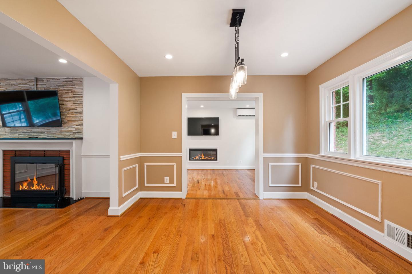 709 E Broad St Property Photo 9