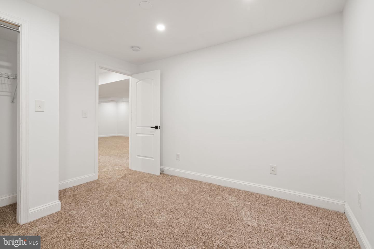 709 E Broad St Property Photo 30