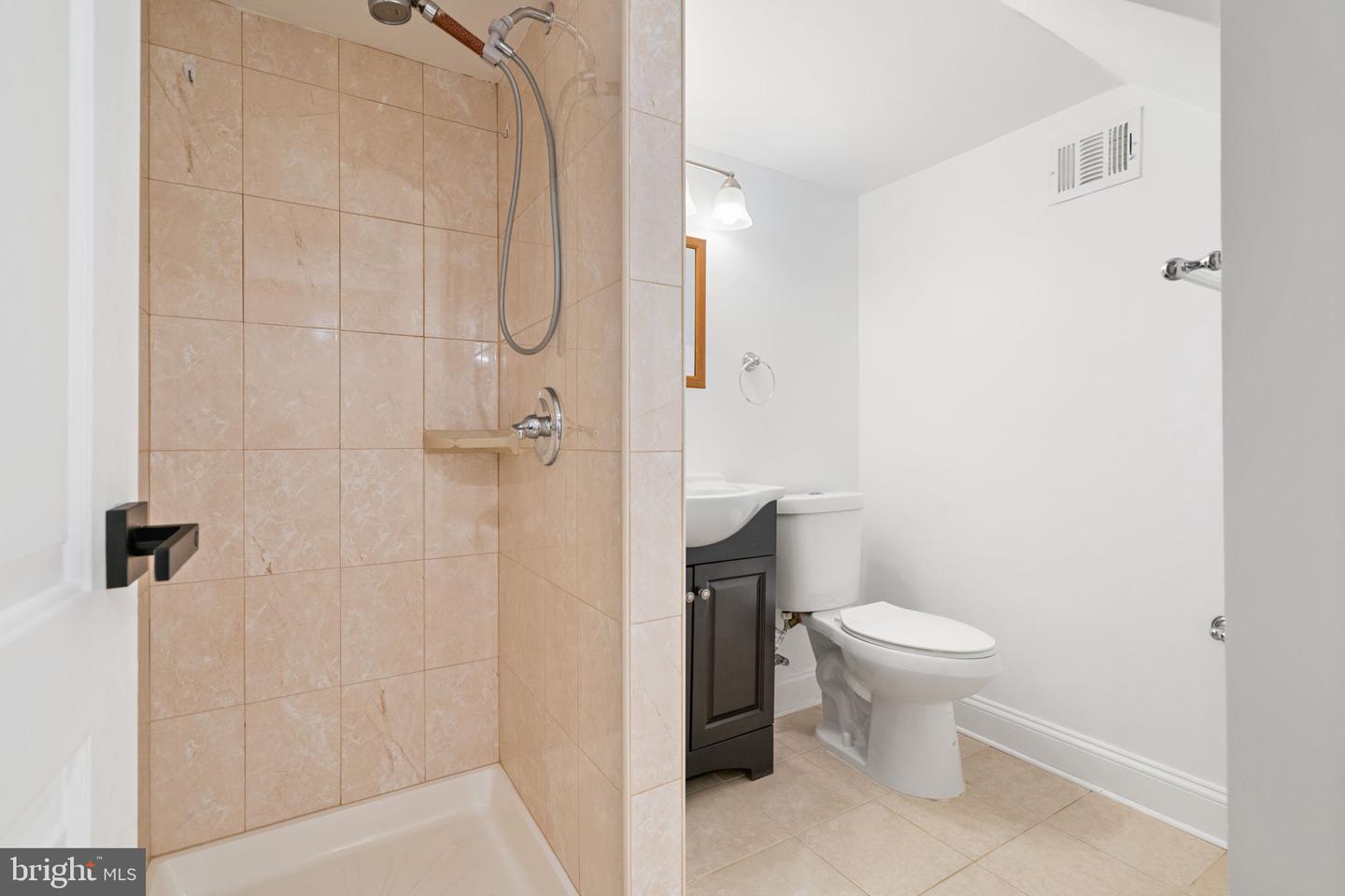 709 E Broad St Property Photo 31